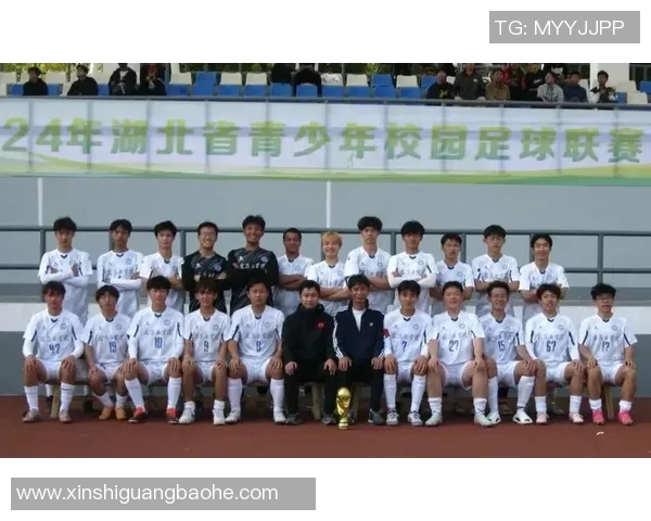 武汉足球队荣登足球团队协作排行榜第三名展现出色团队精神与实力 武汉足球队荣登足球团队协作排行榜第三名展现出色团队精神与实力